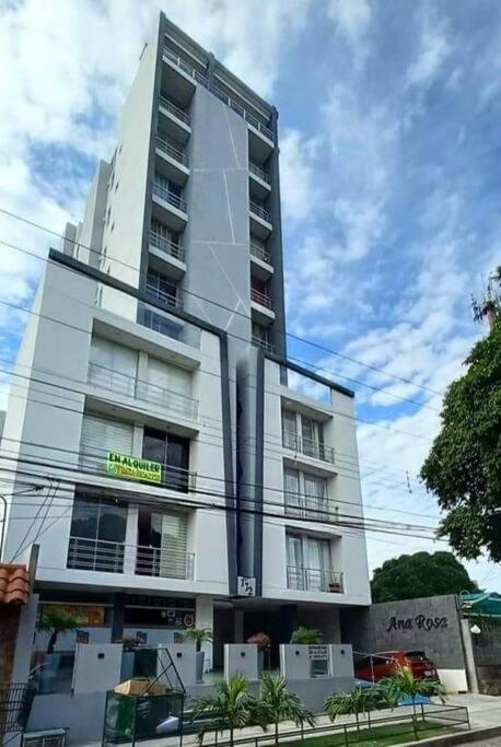 Departamentoo Nuevo Amoblado Cerca A Uagrm, Con Excelente Vista Apartment Санта Крус де ла Сиера Екстериор снимка